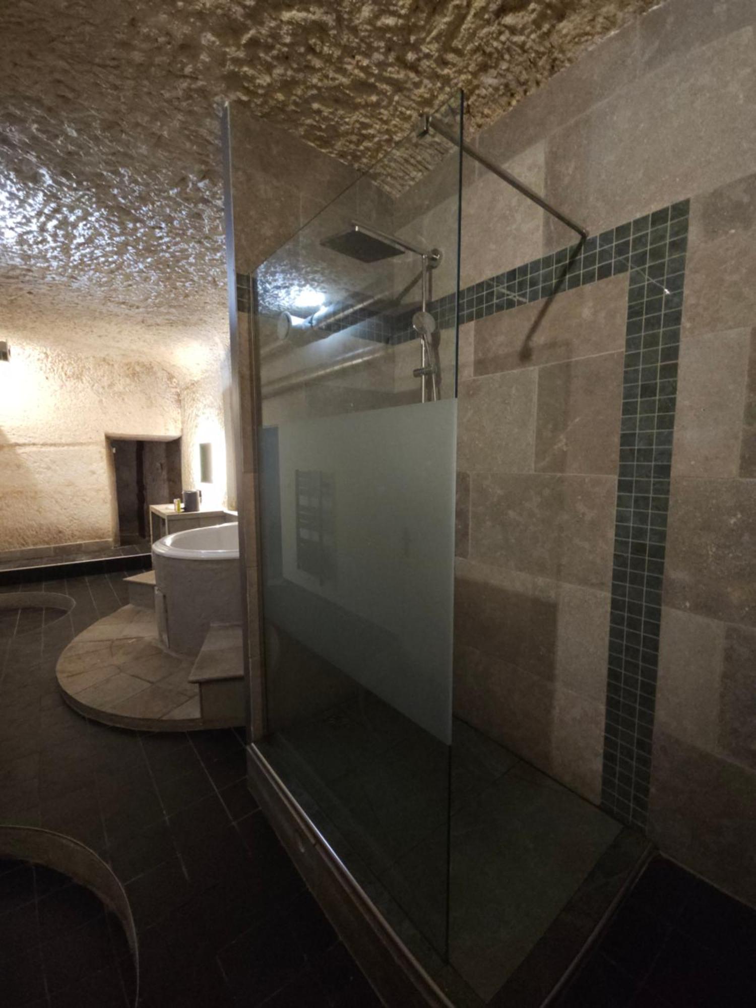 Saint-Étienne-de-ChignyTroglodyte Bathsアパートメント エクステリア 写真